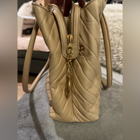 ❤️SOLD❤️ Auth Vintage CHANEL Beige Lambskin Chevron Shoulder Bag with 24K GHW - Picture 4 of 9